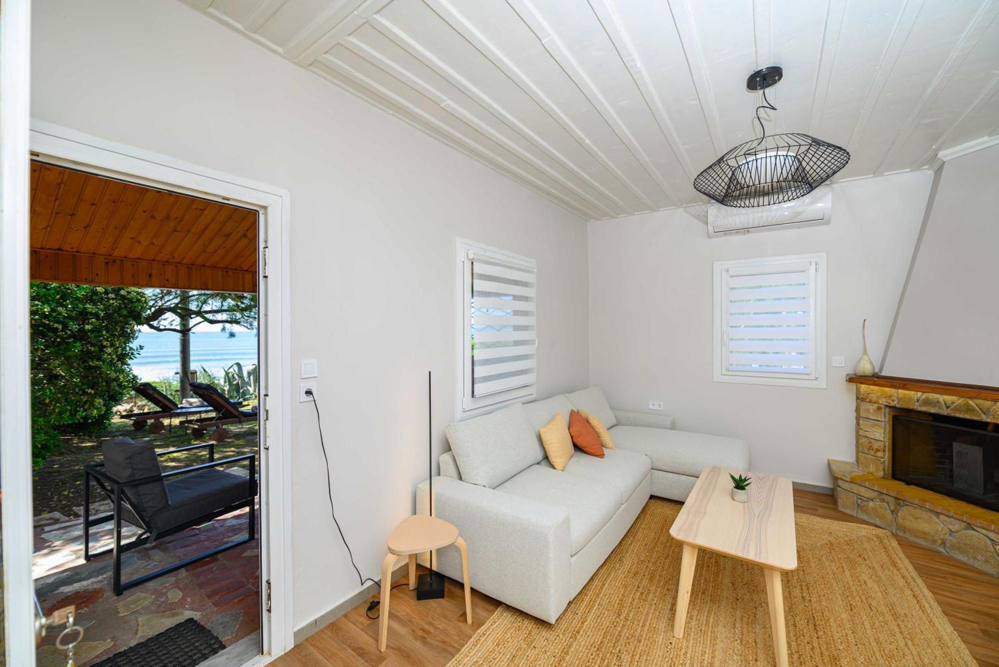 Salty Noses Beach House Paradise Perfect For Families Pyrgos  Exterior photo