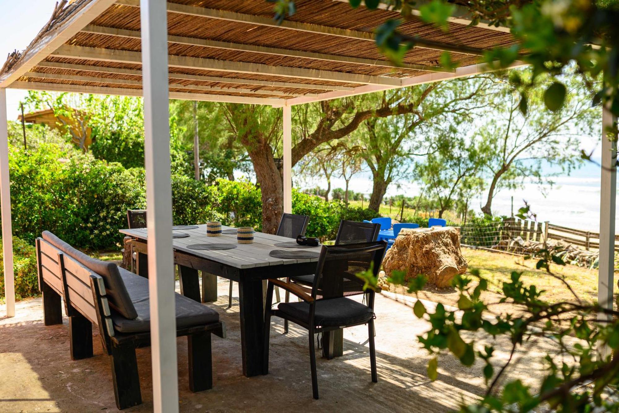 Salty Noses Beach House Paradise Perfect For Families Pyrgos  Exterior photo