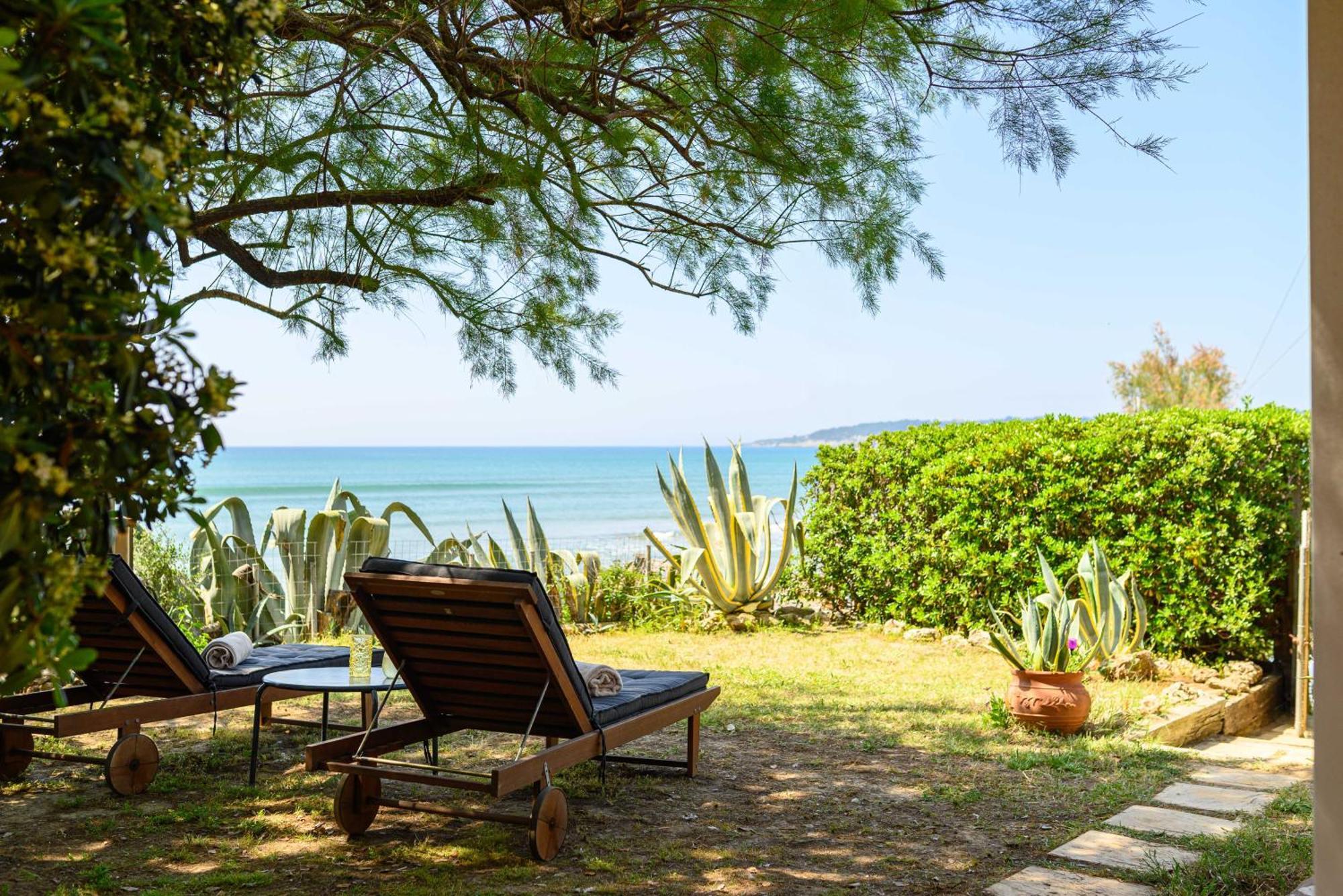 Salty Noses Beach House Paradise Perfect For Families Pyrgos  Exterior photo